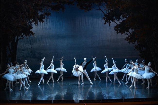 《俄罗斯圣彼得堡明星芭蕾舞团将带来《天鹅湖》巡演》